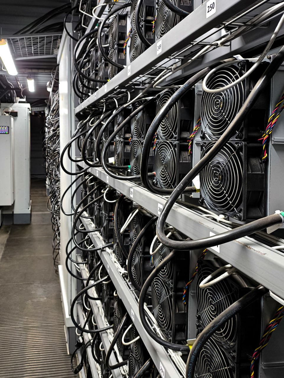 Центр майнинга на промышленной площадке